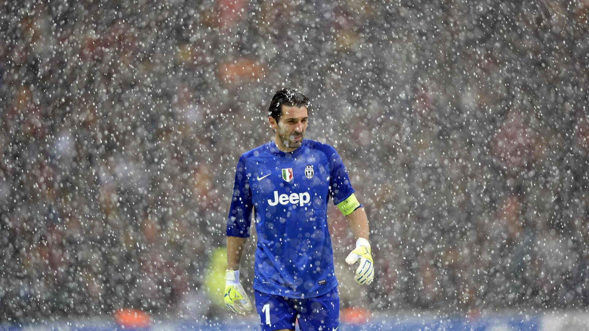 九游体育官网-圣安东尼奥马刺季后赛鏖战皇家马德里，莱万砍下35记关键球，全场沸腾